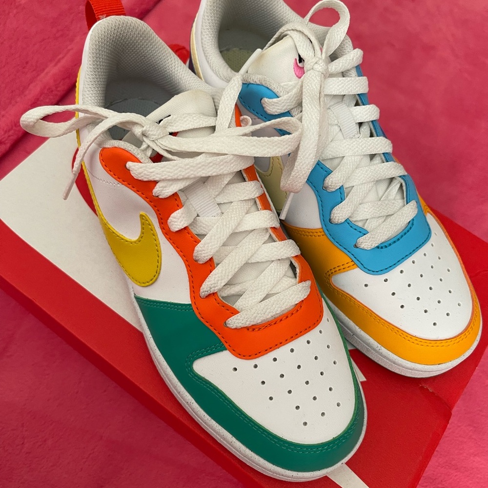 NIKE Low Court